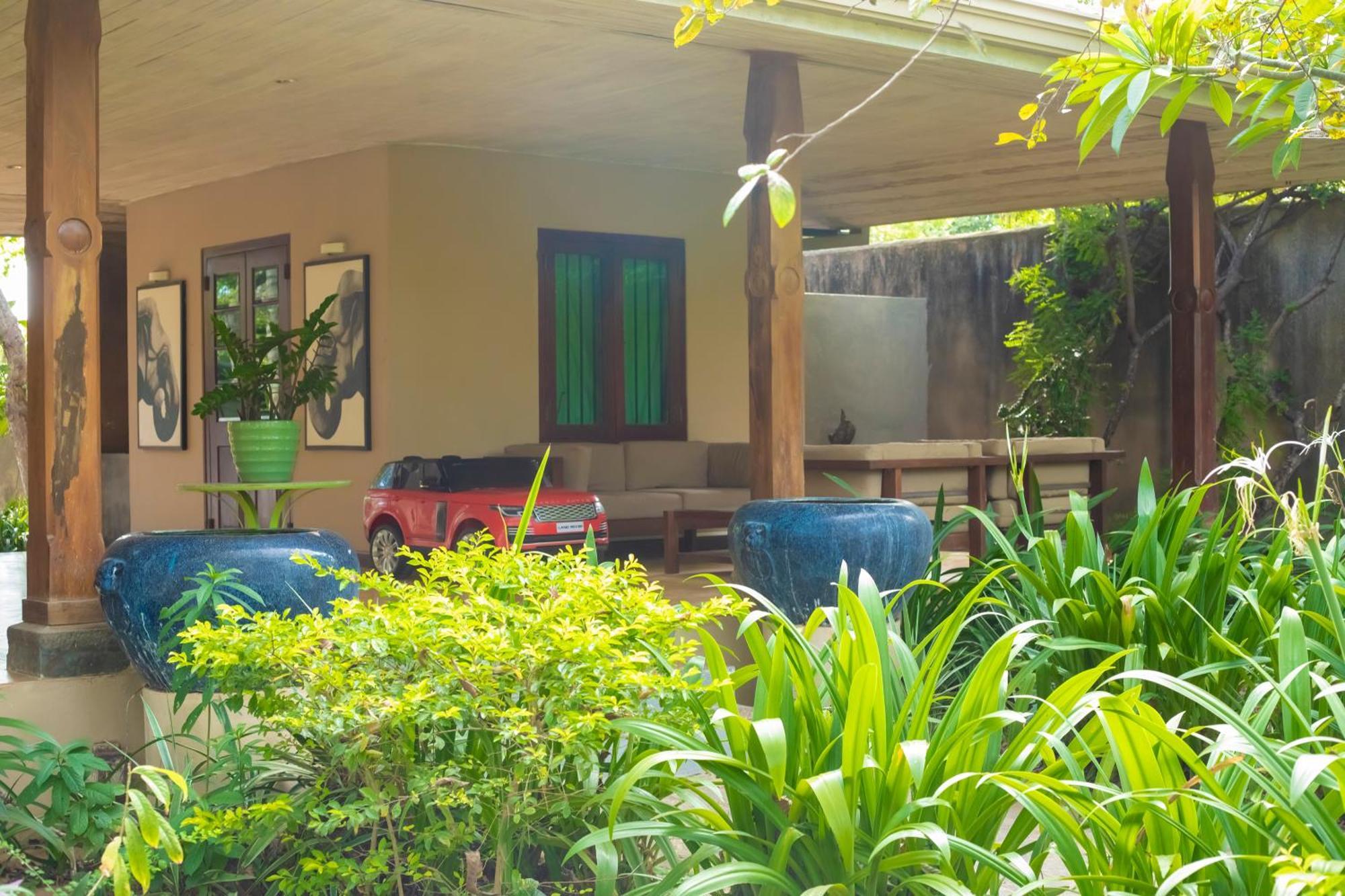 Nikara Luxury Beach House Tissamaharama Esterno foto